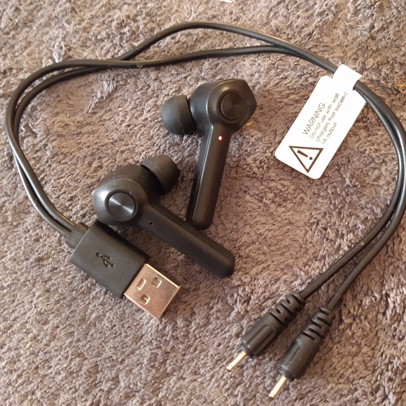 3 sets Bluetooth Earphones $10 a set. - Picture 10 of 11